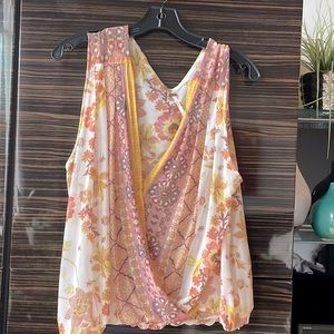 Free People - beautiful balloon V-neck tank top. Oversized and sexy.